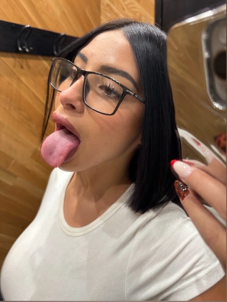 Sophia OnlyFans - @sophiamom